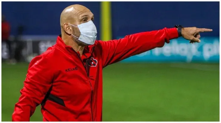 Luis Marín estuvo al mando del club rojinegro, pero quedar fuera de Liga Concacaf le costó el puesto (LDA Oficial)