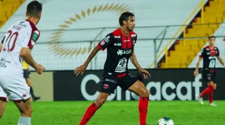 Bryan Ruiz llegó para alcanzar la 30 pero este año su rendimiento ha estado a la baja (LDA Oficial)