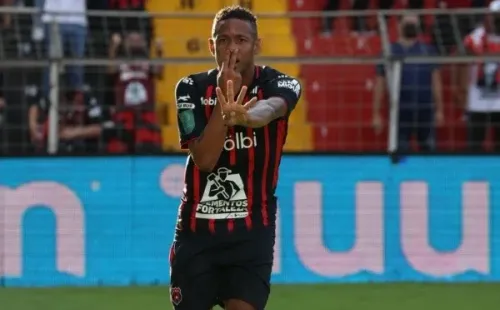 Gabriel Torres con la camiseta de Alajuelense / Alajuelense