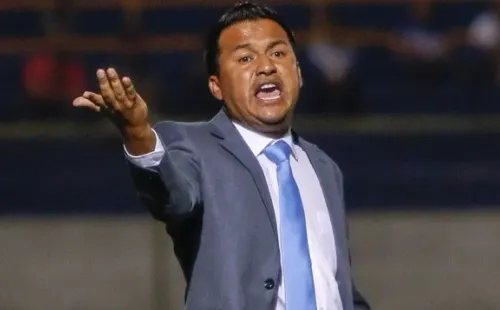 Amarini Villatoro molesto con el arbitraje en Costa Rica