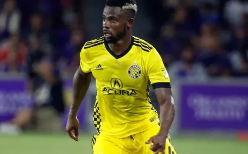 Waylon Francis con la camiseta del Columbus Crew Soccer