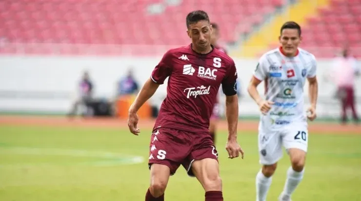 Mariano Torres, capitán morado (Saprissa Oficial)