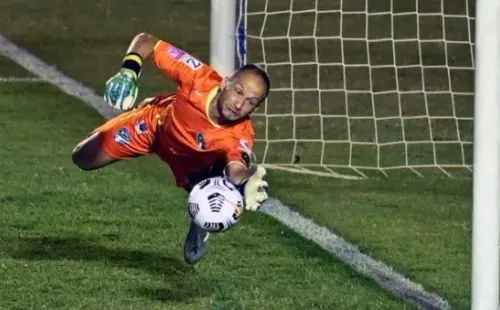 Kevin Moscoso con la camiseta de Comunicaciones