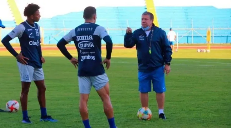 Bolillo Gómez se mostró fuerte para continuar al mando de Honduras.
