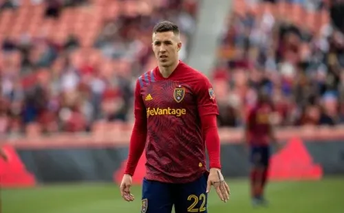 Aaron Herrera con la camiseta delReal Salt Lake