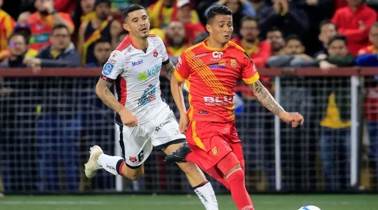 Gerson Torres es la gran figura de Herediano. (La Nación)