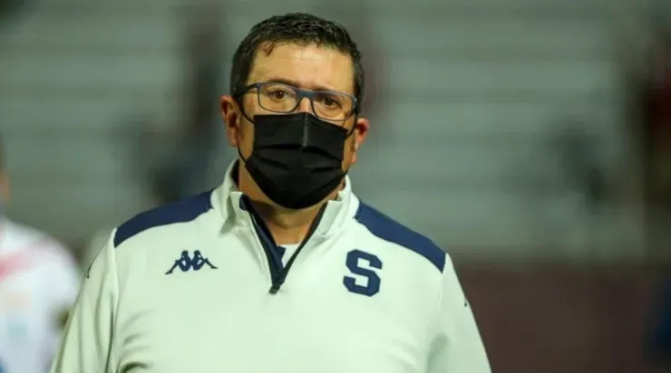 Iñaki Alonso se encuentra en la cuerda floja.