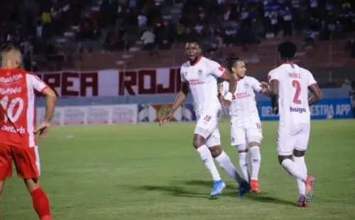 Olimpia goleó y se queda con el liderato del Clausura 2022.