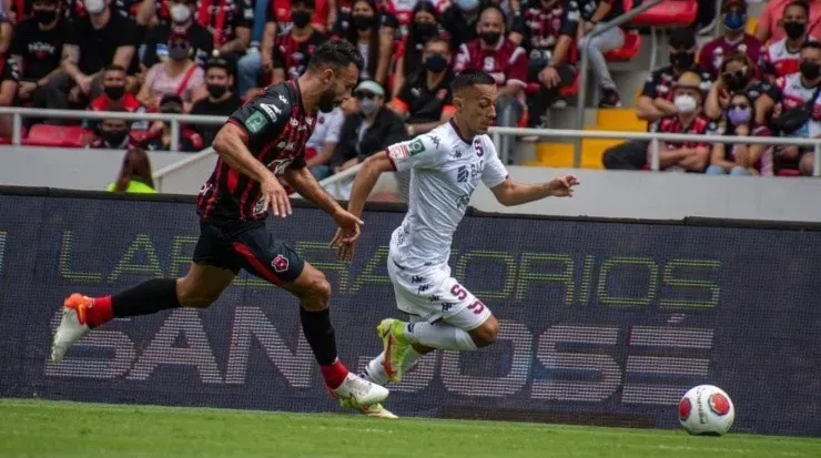 Jimmy Marín fue de los pocos elementos en ataque del Saprissa este domingo (Saprissa Oficial)