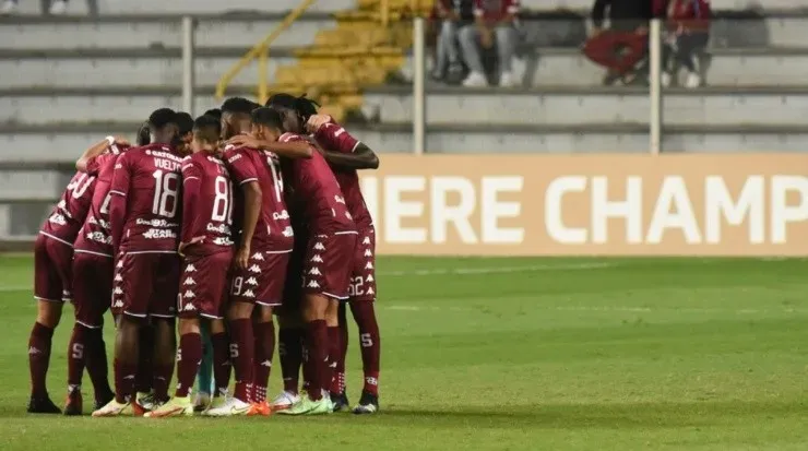 Plantel estelar del Saprissa ante Pumas el miércoles anterior en la cueva del Monstruo (Saprissa Oficial)