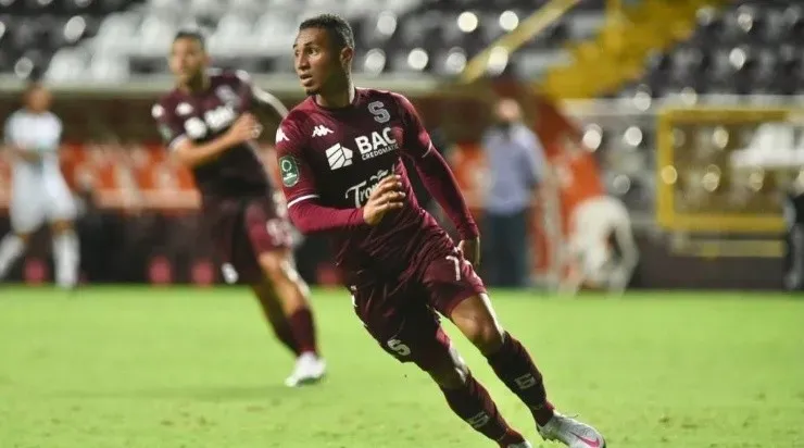 Jossimar Pemberton no tuvo un mal paso por el Saprissa.