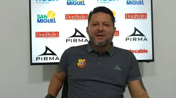 Jafet Soto, Gerente Deportivo de Herediano, viajó hasta Matapalo de Guanacaste para acordar el ligamen de los dos menores.