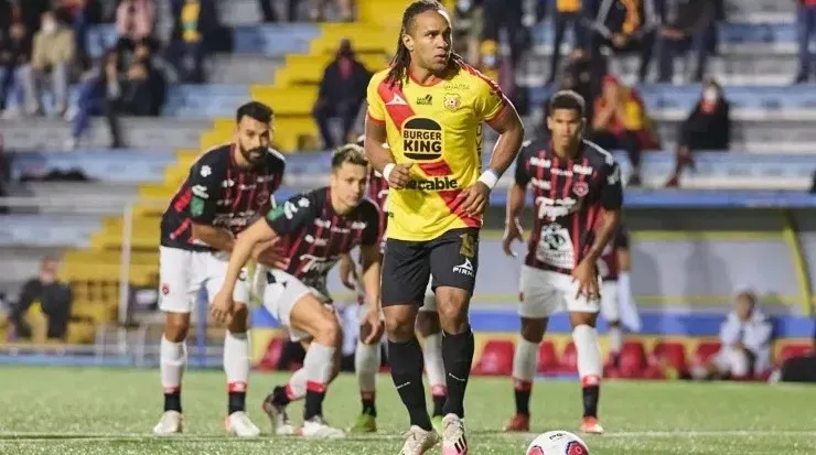 Jonathan McDonald, anotador del tanto del empate ante Alajuelense este miércoles (CSH Oficial)