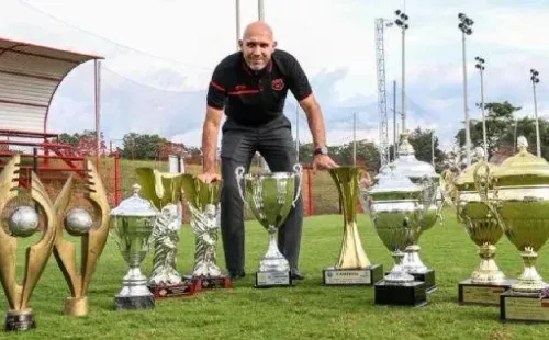 Luis Marín y todos los títulos que obtuvo con Alajuelense.