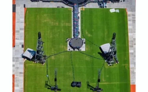 El campo de juego ya se ve un poco afectado.