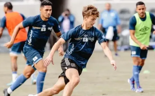 Nathan Ordaz entrenando con la Selección juvenil de El Salvador en el pasado