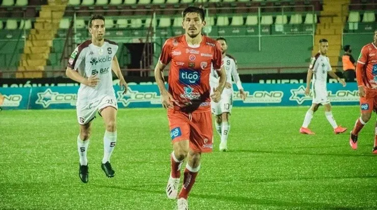 Carlos Martínez está en la defensa de uno de los equipos más goleados.