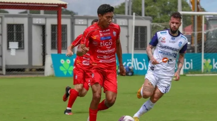 Martínez está teniendo un buen torneo en AD San Carlos.