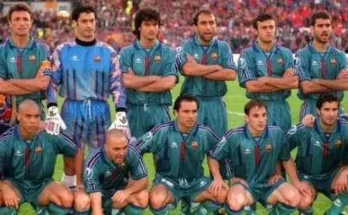 Con Van Gall como entrenador, el elenco culé comenzó a innovar diseños en las camisetas suplentes. Fuente: Getty Images