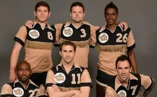 El único equipo del listado que reeditó una vieja playera décadas posteriores. Fuente: Getty Images