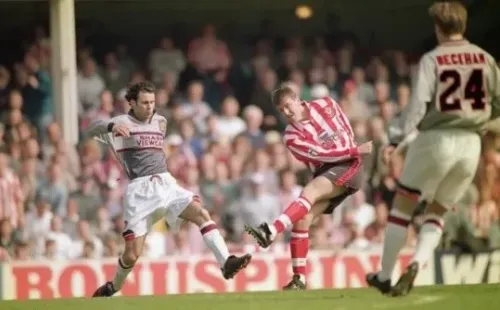 Esta ridícula camiseta generó confusión entre compañeros y duró 5 partidos. Fuente: Getty Images