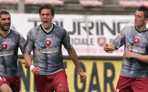 El torso desnudo hace especial y particular la playera del conjunto italiano. Fuente: Getty Images