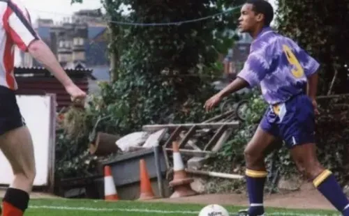 El diseñador de la playera violeta resultó ser técnico en sonido. Fuente: Getty Images
