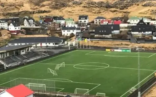 Las adversas condiciones del clima no detienen a este club de las Islas Feroe (Fuente: @ebstreymur)