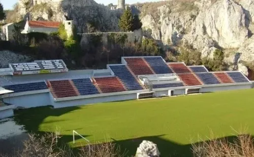 Se inauguró en 1989 y ahí actúa de local el NK Imotski (Fuente: Wikipedia)