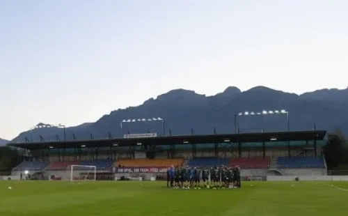 La UEFA obligó a Liechtenstein a construir este estadio moderno para jugar partidos oficiales (Fuente: Getty Images)
