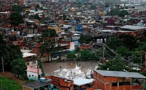 Una de las tantas canchas que se montan en las favelas de Río de Janeiro (Fuente: Getty Images)