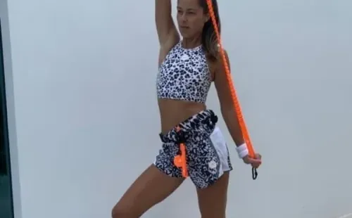 La esposa de Bastian Schweinsteiger paseó su belleza a la hora de jugar y modelar. Fuente: Instagram @anaivanovic