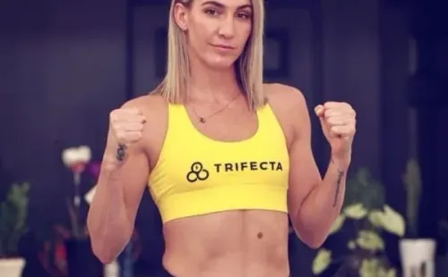 La boxeadora Mayer se destaca arriba del ring como cuando posa para las cámaras. Fuente: Instagram @mikaelamayer