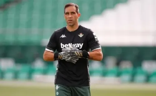 El chileno Manuel Pellegrini confía en su compatriota para defender el buzo del Betis. Fuente: Getty Images