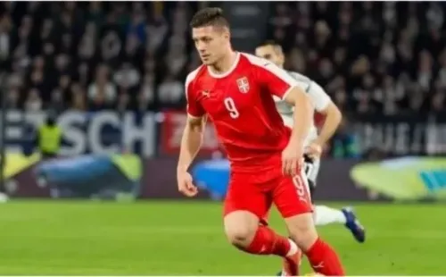 El atacante lungo de Real Madrid dejó Bosnia y Herzegovina por Serbia. Fuente: Getty Images