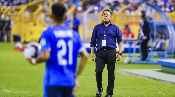 A Hugo Pérez le interesa más poder contar con sus jugadores que los rivales. (Getty Images)