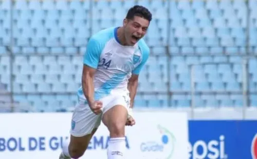 Darwin Lom con la Selección de Guatemala