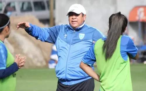 Edy Espinoza explicó por qué convocó a tantas jugadoras de Unifut.