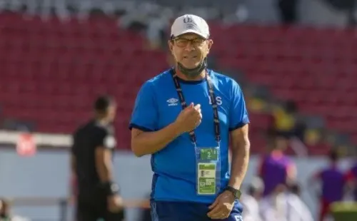 Hugo Pérez estaría seducido por la posibilidad de dirigir en la MLS. (Diario AS)