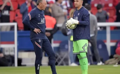 Keylor Navas está enfadado con su suplencia en el PSG. (Getty Images)