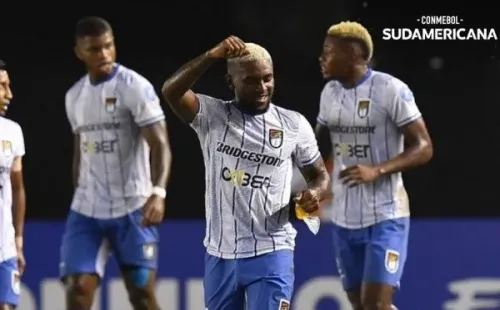Ricardo Phillips con 9 de Octubre (Foto: Copa Sudamericana)