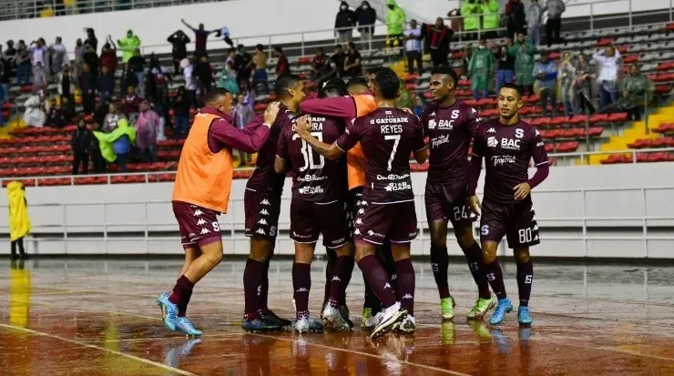 Los morados salieron del sótano de la tabla tras ganar el clásico ante Alajuelense (Saprissa Oficial)