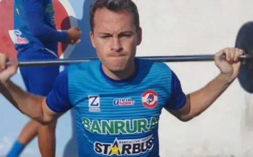 Nicolás Foglia, defensor de Iztapa (Foto: Al Toque Deportes)