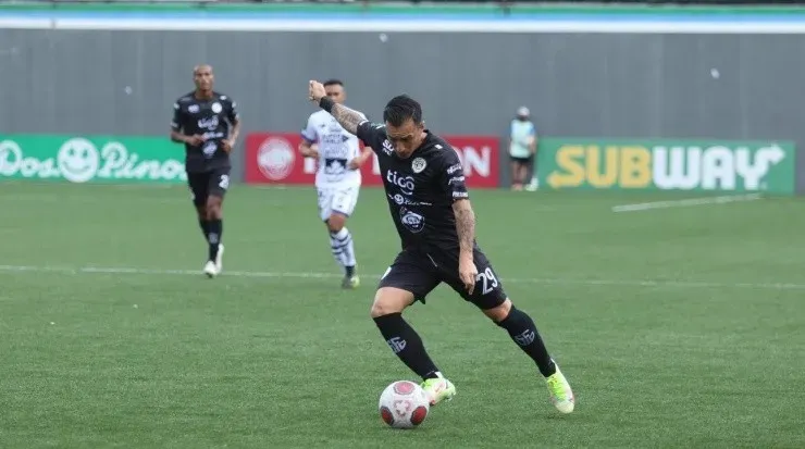 Si Sporting FC vence a Saprissa esta noche, se mete a zona de clasificación y prácticamente acabaría con el sueño morado (Sporting FC)