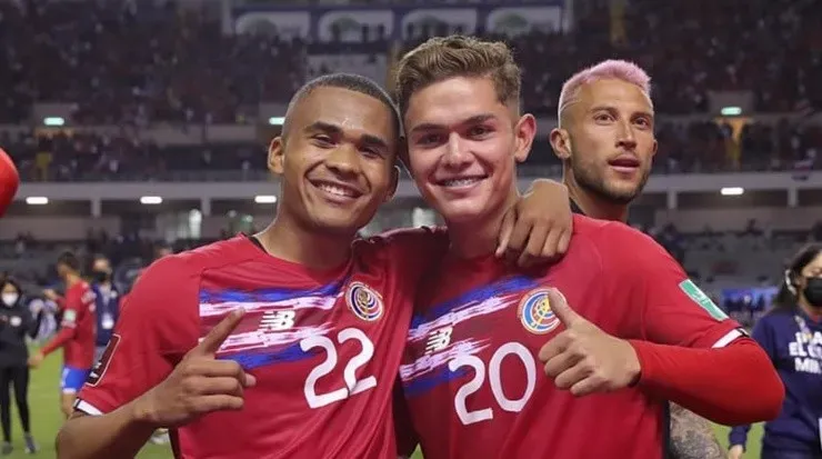 Los jóvenes Ian Lawrence y Brandon Aguilera con gran nivel en la tricolor (Fedefut CRC)