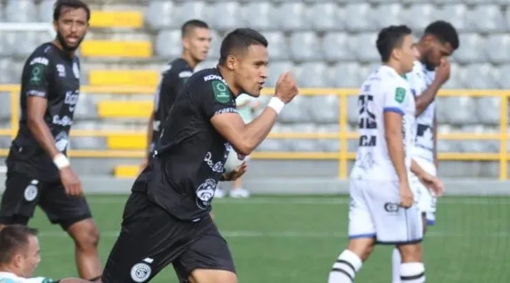 Sporting la tiene bastante complicada, pero todavía vive.