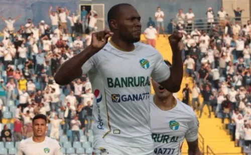 Juan Anangonó con Comunicaciones (Foto: Comunicaciones)