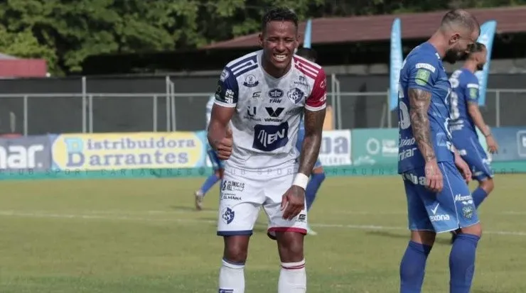Jeikel Venegas, delantero del Cartaginés, anotó doblete este domingo (CSC)