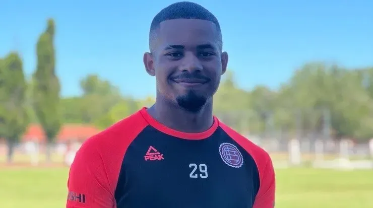 Cameron Johnson en los entrenamientos con Lanús (Cameron Johnson, Instagram)
