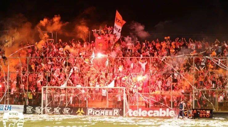 Espectacular ambiente en el juego de ida entre Puntarenas FC y Carmelita (PFC)